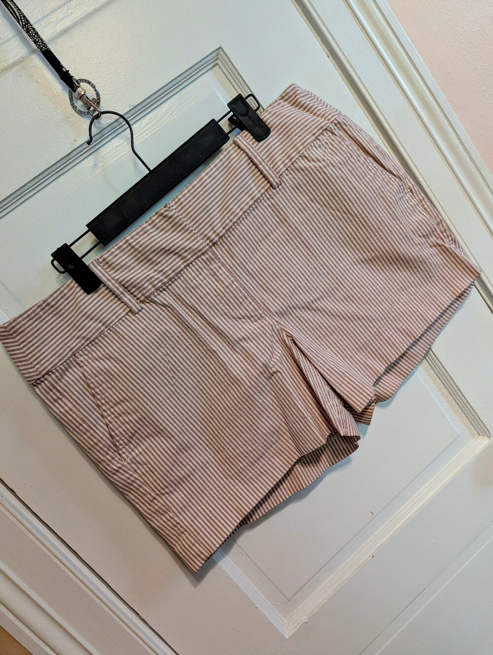 Ann Taylor Women’s Pink Seersucker Shorts 4" Inseam